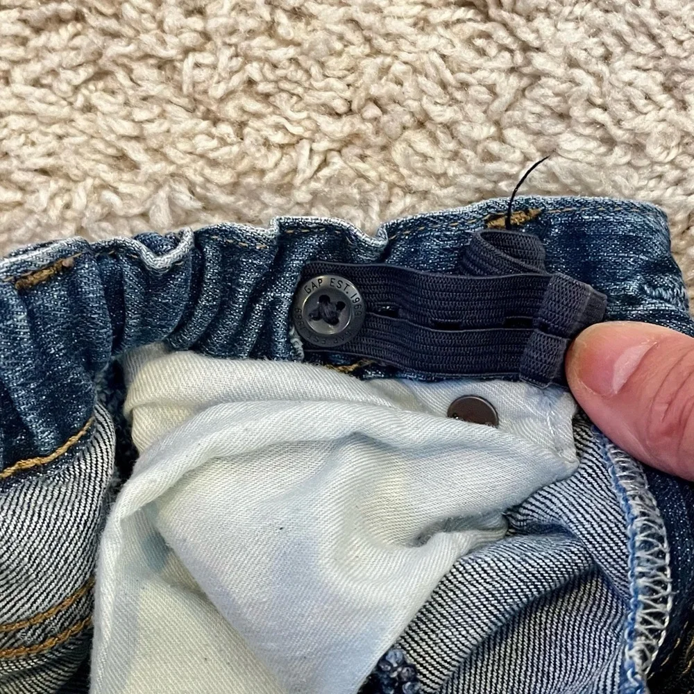 Gap 1969 size 7 slim jeans with distressed finish. Adjustable waist great cond